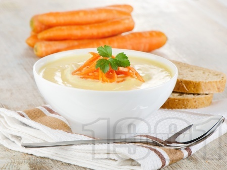 Крем супа от пасирани картофи и моркови със течна сметана, масло, прясно мляко и джинджифил - снимка на рецептата
